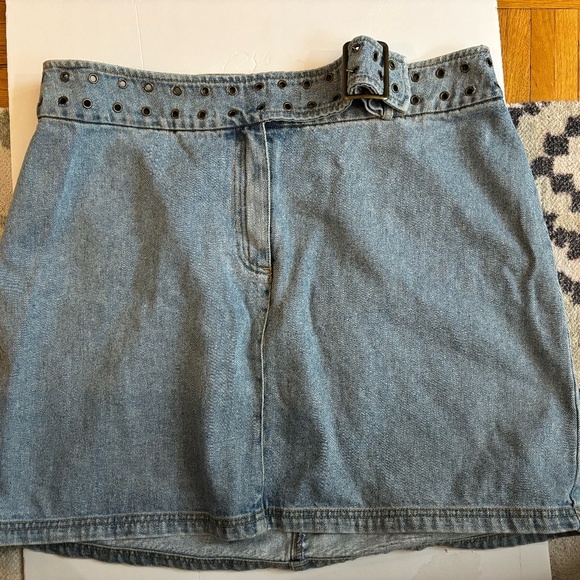 Denim later 80s early 90s skirt with belt attached - Picture 1 of 5